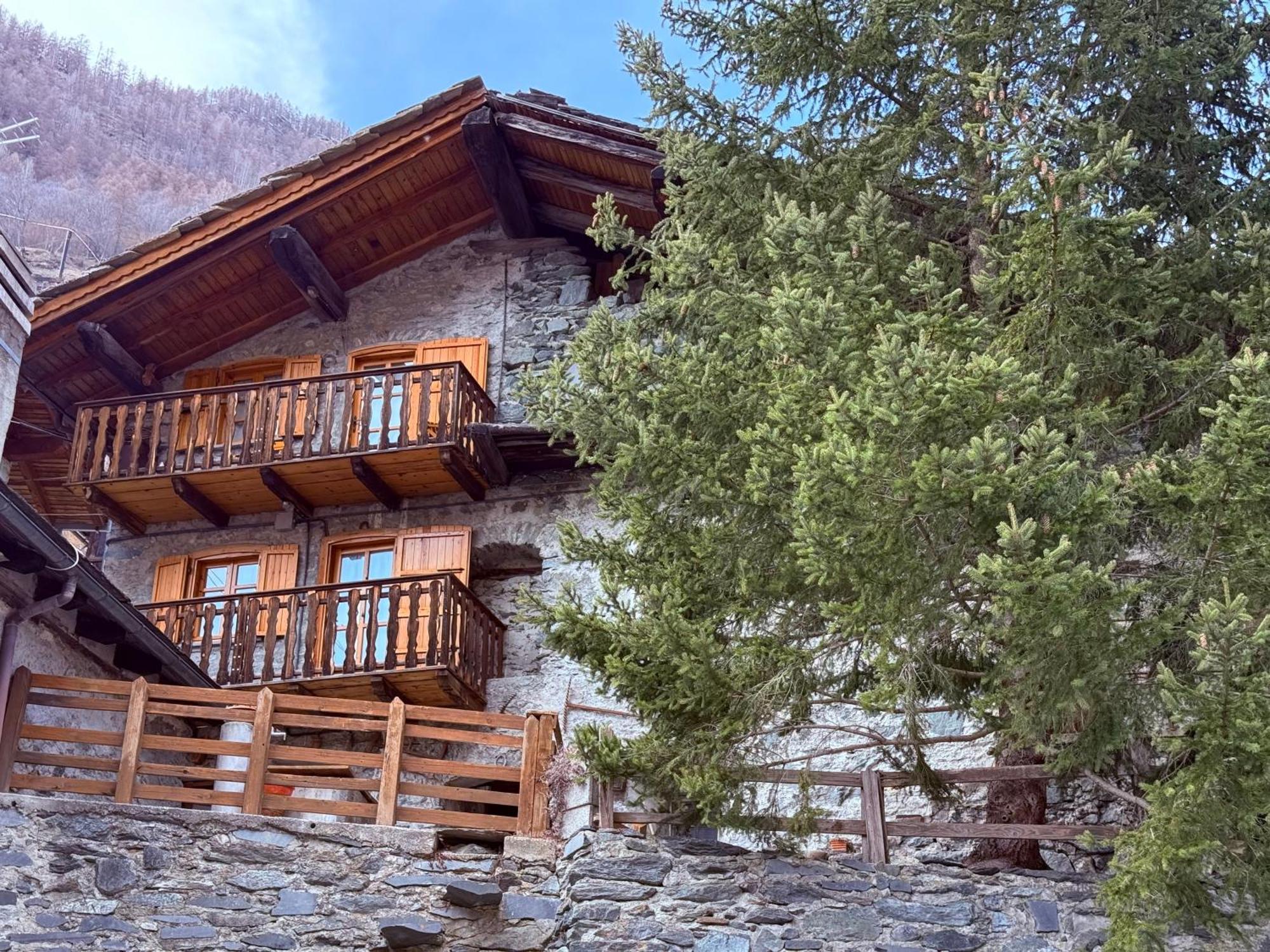 Casa Vacanze Nora Chamois Exteriör bild